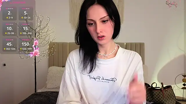 Little1 molly online show from June 17, 2026, 8:43 pm