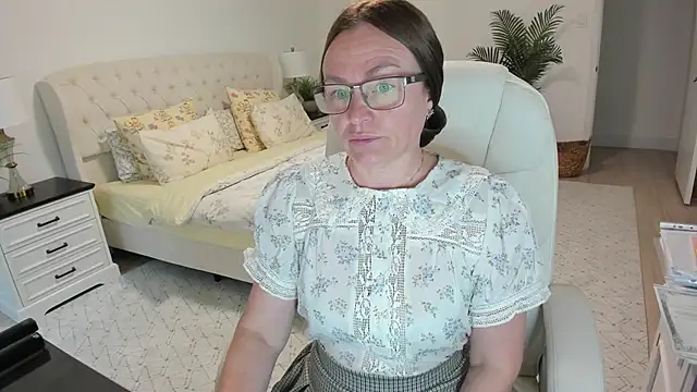 Snapshot of Vika73 chatting on May 11, 2026, 12:00 pm Vika73 online show from May 11, 2026, 12:00 pm