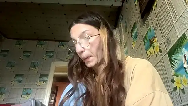 Snapshot of SparkleJebb chatting on June 7, 2026, 4:16 am SparkleJebb online show from June 7, 2026, 4:16 am