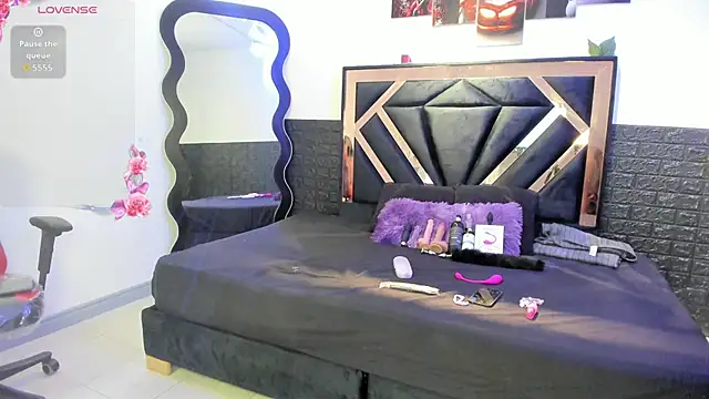 Snapshot of Queen_Jen chatting on June 3, 2026, 8:03 pm Queen Jen online show from June 3, 2026, 8:03 pm