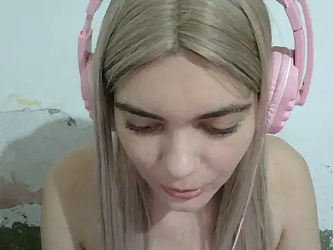 Angel Ristoww online show from May 19, 2026, 2:29 am