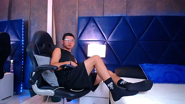 Snapshot of ThiagoFerrer_ chatting on June 25, 2026, 4:12 am ThiagoFerrer online show from June 25, 2026, 4:12 am