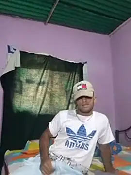 Snapshot of soymartinez2004 chatting on August 4, 2026, 5:37 pm soymartinez2004 online show from August 4, 2026, 5:37 pm