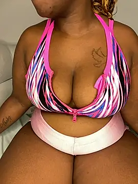Snapshot of BIGMAMA011 chatting on July 11, 2026, 9:38 pm BIGMAMA011 online show from July 11, 2026, 9:38 pm