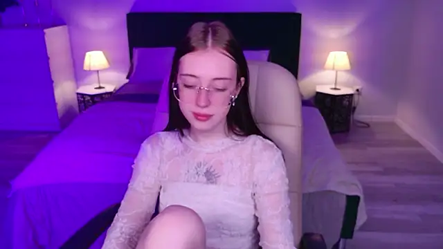 Snapshot of AlexisBliss chatting on June 13, 2026, 5:22 pm AlexisBliss online show from June 13, 2026, 5:22 pm