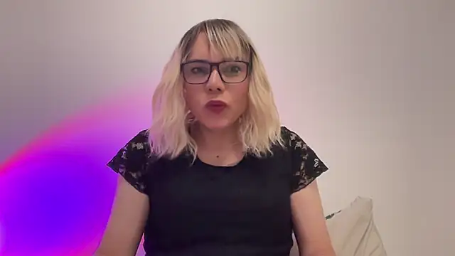 nikki trans fun online show from May 18, 2026, 4:46 pm