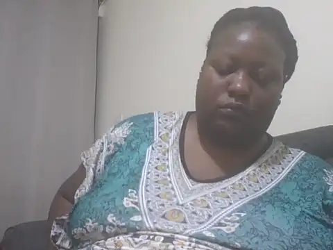 Snapshot of fat_ebonyqueen chatting on June 11, 2026, 12:32 am fat ebonyqueen online show from June 11, 2026, 12:32 am