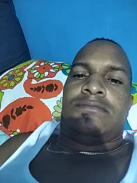 luis391986 online show from June 25, 2026, 1:05 am