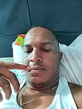luis391986 online show from June 28, 2026, 12:55 pm