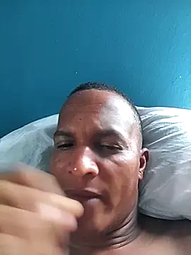 luis391986 online show from July 6, 2026, 10:56 pm