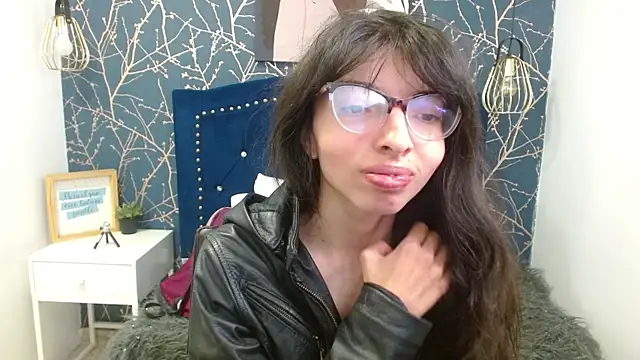 Snapshot of Allyshon_ chatting on June 9, 2026, 8:09 pm Allyshon online show from June 9, 2026, 8:09 pm