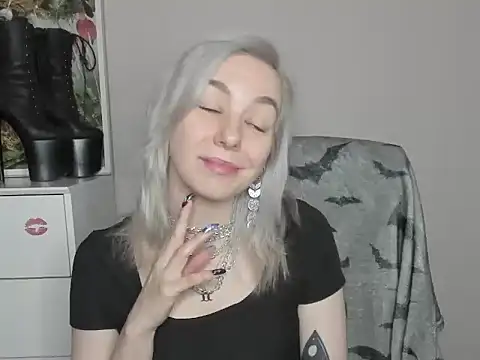 velvetanne online show from June 23, 2026, 6:33 am