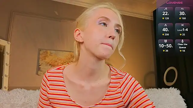 Snapshot of Elen__Moore chatting on June 4, 2026, 12:44 pm Elen Moore online show from June 4, 2026, 12:44 pm