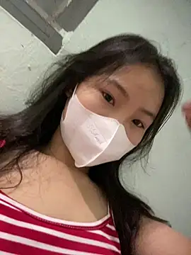 -Lily-y online show from May 19, 2026, 2:56 pm