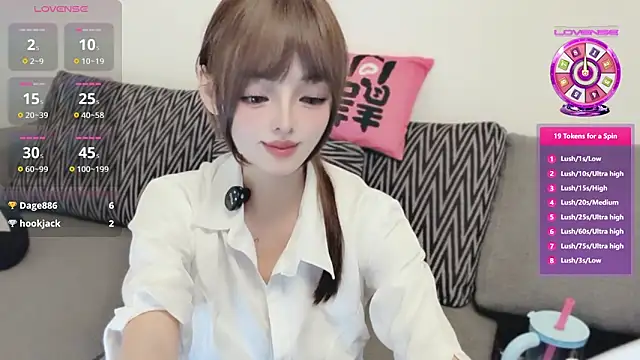 Snapshot of Elleeeee chatting on June 18, 2026, 9:14 am Elleeeee online show from June 18, 2026, 9:14 am