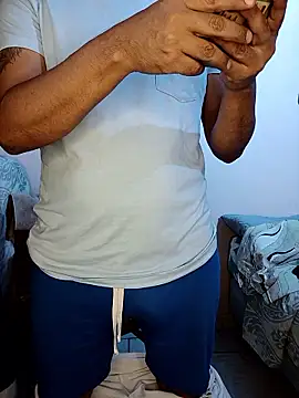 Snapshot of EryckSet chatting on June 18, 2026, 1:37 pm EryckSet online show from June 18, 2026, 1:37 pm