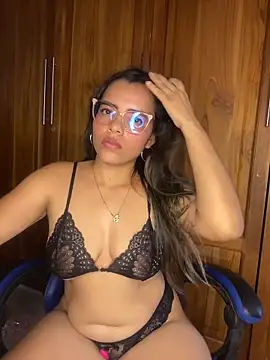 Estrella em online show from May 21, 2026, 9:00 pm