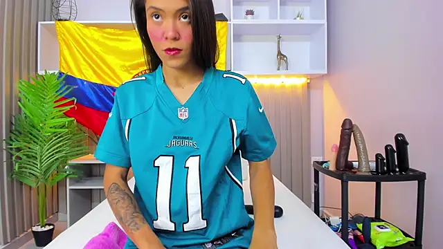 pinktaylor  online show from June 27, 2026, 4:39 am