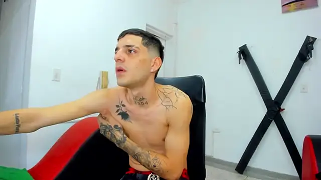 Snapshot of boy_max_latin chatting on June 7, 2026, 10:35 pm boy max latin online show from June 7, 2026, 10:35 pm