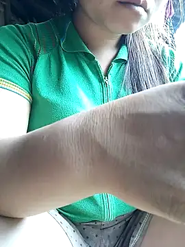 Snapshot of Lyvanmay- chatting on July 8, 2026, 9:14 am Lyvanmay- online show from July 8, 2026, 9:14 am
