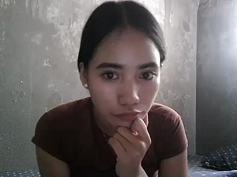 young sophieee online show from May 26, 2026, 3:02 am