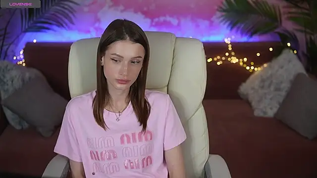 Snapshot of SophiaDream_ chatting on May 20, 2026, 1:28 pm SophiaDream online show from May 20, 2026, 1:28 pm