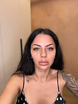 Snapshot of Ivy_Trixx chatting on June 25, 2026, 3:27 pm Ivy Trixx online show from June 25, 2026, 3:27 pm