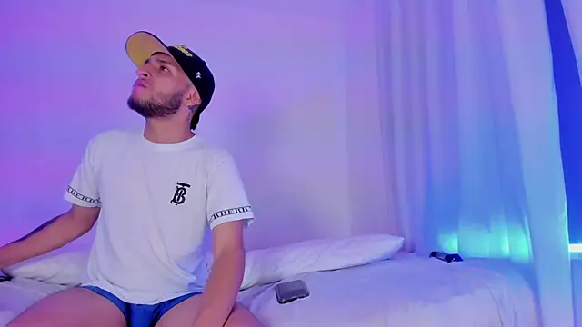  Kevin xxx online show from September 18, 2025, 4:47 am