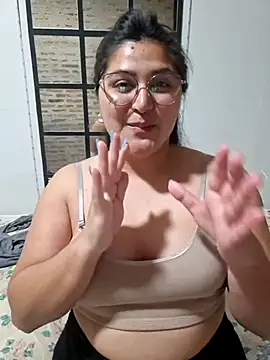 Snapshot of morena95_ chatting on July 1, 2026, 5:56 pm morena95 online show from July 1, 2026, 5:56 pm