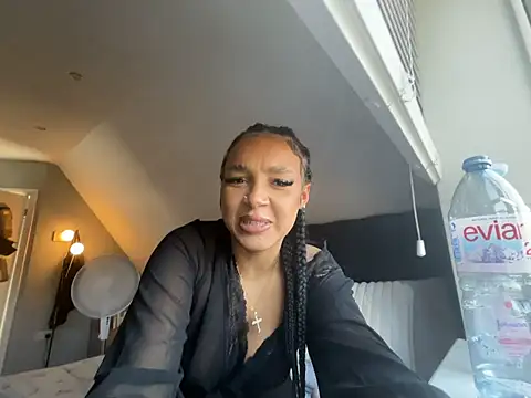 Snapshot of Caramelbbyxx chatting on July 14, 2026, 4:34 pm Caramelbbyxx online show from July 14, 2026, 4:34 pm