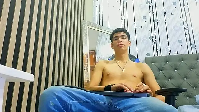 AxelSavage11 online show from May 26, 2026, 12:56 pm