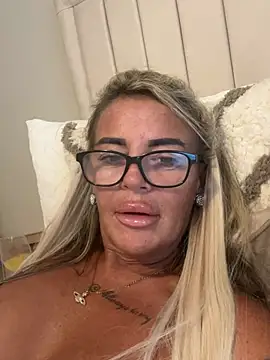 hotmilf66 online show from June 1, 2026, 6:53 pm
