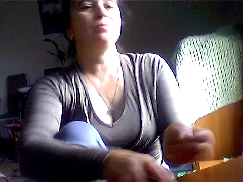 AniaCool77 online show from June 12, 2026, 6:34 am