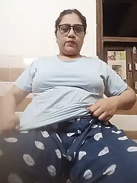 yourchahat27 online show from June 1, 2026, 6:42 pm