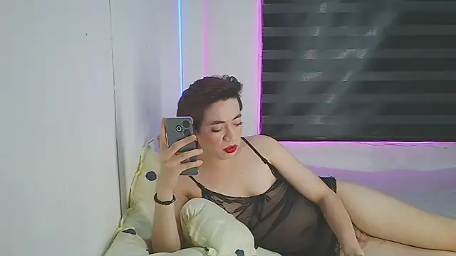 Snapshot of Pretty_Bug chatting on July 12, 2026, 12:51 pm Pretty Bug online show from July 12, 2026, 12:51 pm