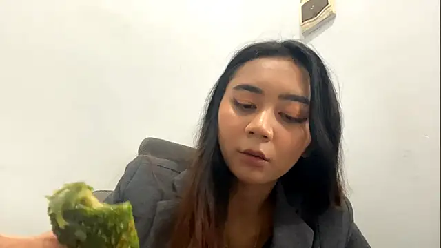 Snapshot of KristieOrtmann chatting on May 23, 2026, 8:40 am KristieOrtmann online show from May 23, 2026, 8:40 am
