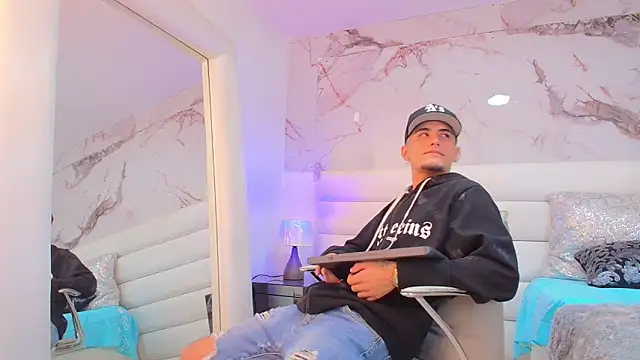 Yoel Boyxx online show from May 22, 2026, 3:57 am