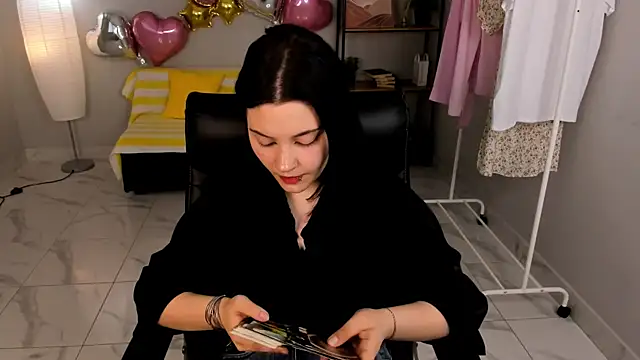 Snapshot of Veronica_McKinney chatting on May 21, 2026, 12:34 pm Veronica McKinney online show from May 21, 2026, 12:34 pm