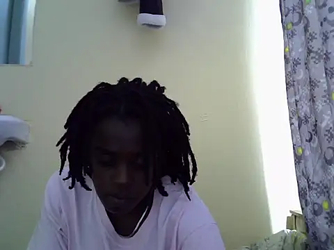 Snapshot of Pretty_Liz255 chatting on June 8, 2026, 1:33 pm Pretty Liz255 online show from June 8, 2026, 1:33 pm