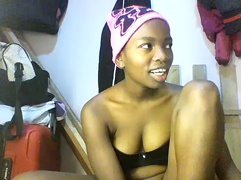 Snapshot of aliana082169 chatting on June 9, 2026, 6:36 am aliana082169 online show from June 9, 2026, 6:36 am