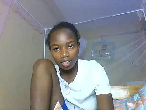 Snapshot of aliana082169 chatting on June 19, 2026, 12:20 pm aliana082169 online show from June 19, 2026, 12:20 pm