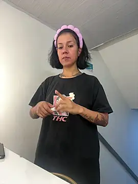 Snapshot of Valkiriia_wiine chatting on June 7, 2026, 11:30 pm Valkiriia wiine online show from June 7, 2026, 11:30 pm