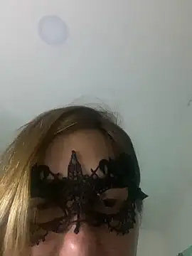 Snapshot of lulupiecitosamor chatting on June 8, 2026, 11:43 am lulupiecitosamor online show from June 8, 2026, 11:43 am