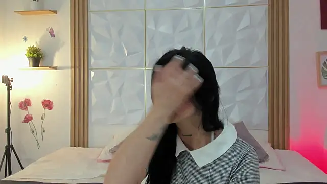 Anniee 333 online show from June 19, 2026, 3:27 pm