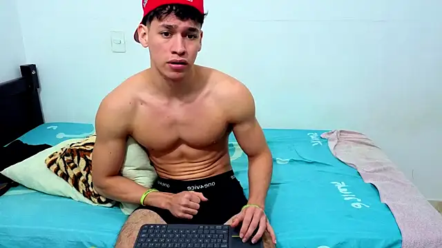 Luke Muscle online show from June 9, 2026, 2:34 am