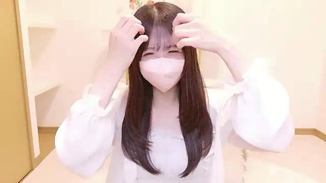 Yuinyaaa online show from July 7, 2026, 7:23 am