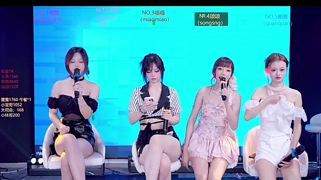 Snapshot of Xt-001 chatting on June 11, 2026, 12:32 am Xt-001 online show from June 11, 2026, 12:32 am