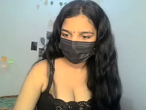 Snapshot of suzan_melly chatting on May 22, 2026, 7:26 am suzan melly online show from May 22, 2026, 7:26 am