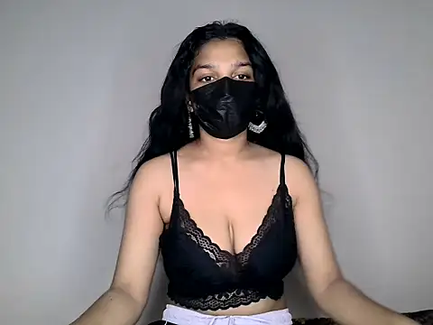 Snapshot of suzan_melly chatting on June 20, 2026, 10:18 am suzan melly online show from June 20, 2026, 10:18 am