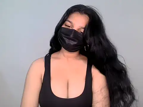 Snapshot of suzan_melly chatting on June 24, 2026, 6:23 am suzan melly online show from June 24, 2026, 6:23 am